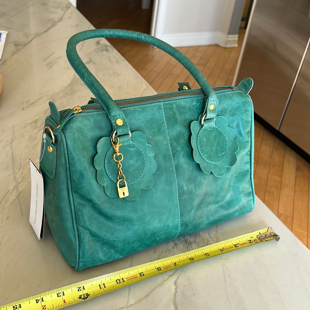 French 👜 Connection 100% leather green bag 👛